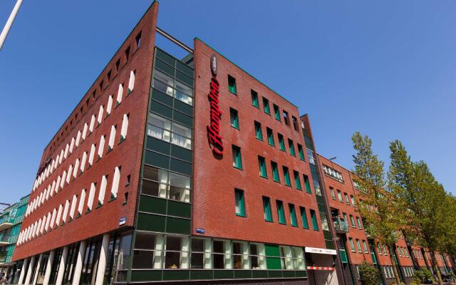 Отель Hampton by Hilton Amsterdam Centre East вид на фасад