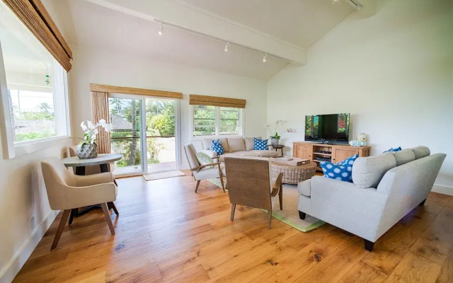 Hale Hoku 5 Bedroom Home by RedAwning