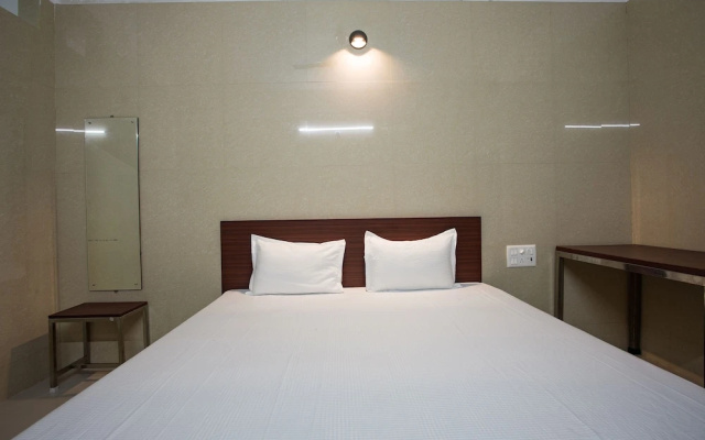 Spot On 23725 Jay Shanti Palace Hotel