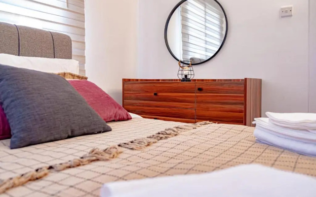 Luxury One-Bedroom Apartment with Private Garden Lukomorye E3