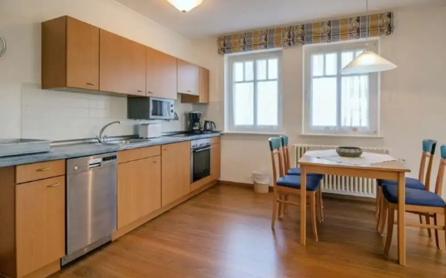 Comfy Apartment With 1 Bedroom and Balcony 53