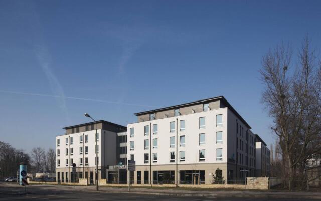 Отель Motel One Dresden - Palaisplatz Германия, Дрезден - отзывы, цены и фото номеров - забронировать отель Motel One Dresden - Palaisplatz онлайн вид на фасад
