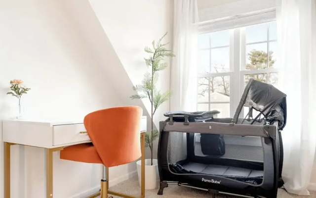 Ultra-Modern Luxe Sleek & Stunning Stay