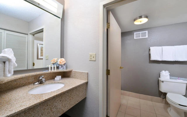 Courtyard by Marriott Charlotte/Matthews