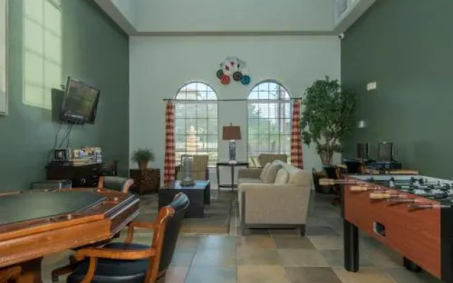 Bella Piazza Condos