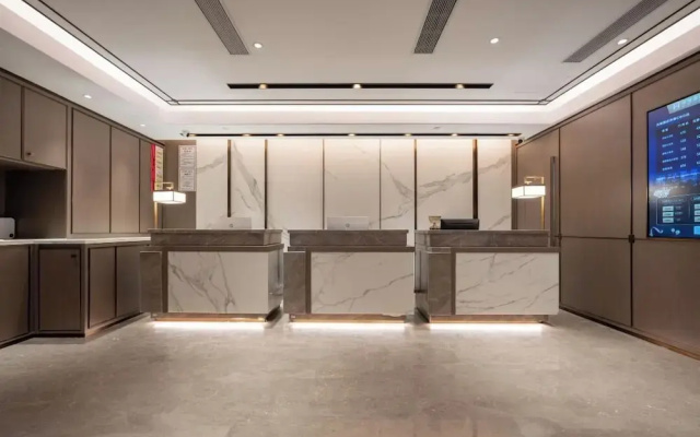 World Hotel (Jinan CBD Dingjiazhuang Subway Station)