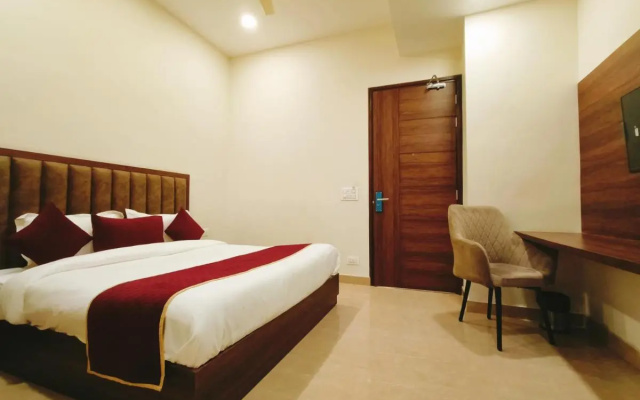 Hotel Diamond Creek ,Near Railway Station