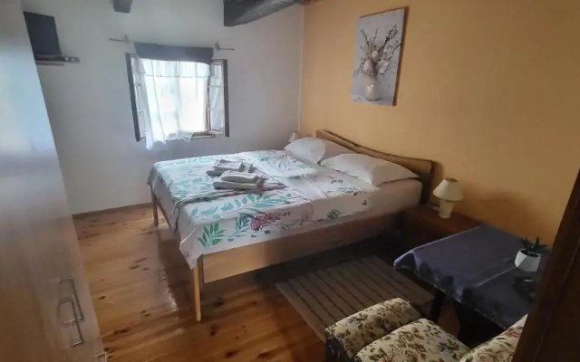 Rustic home Mia