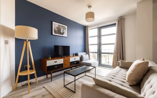 Beautiful Canal-Side Apartment in Islington