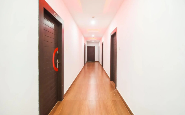 Red Velvet Premium by OYO Rooms