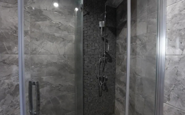 Lovely and Central Flat with City View in Atasehir