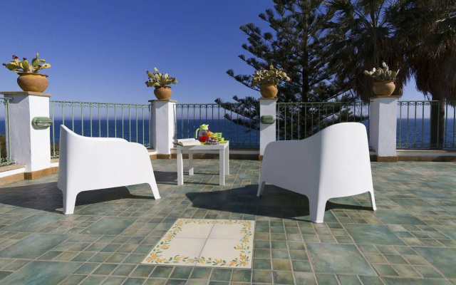Holiday House