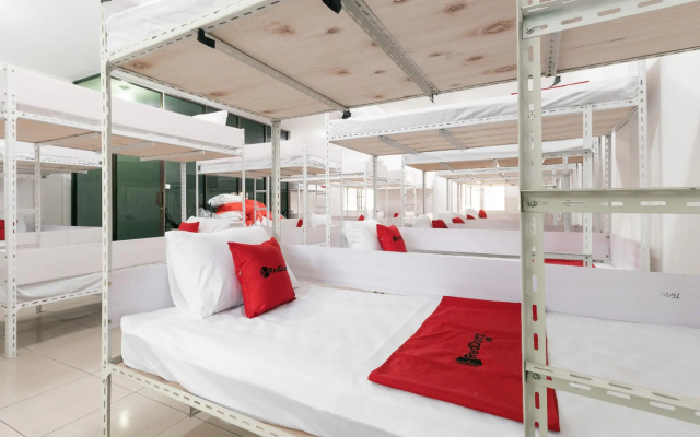 RedDoorz near Sun Plaza Medan 2