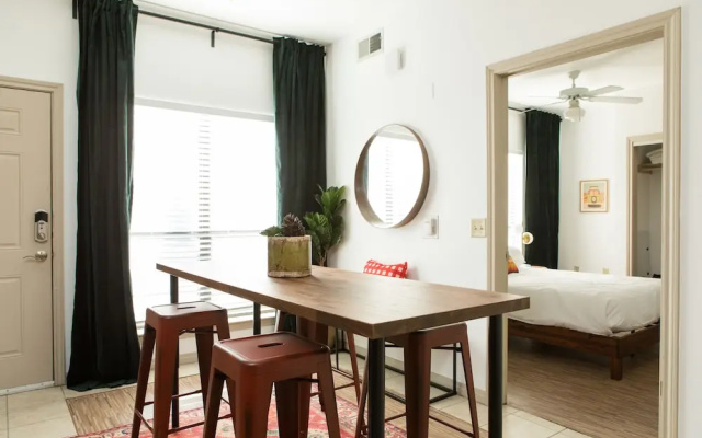 Chic West Campus Apts by WanderJaunt