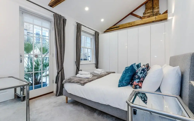 Quiet 2 Bed 2 Bath Mews House South Kensington