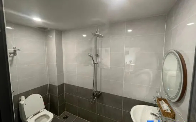 Phu Gia Hotel 1609 Huynh Tan Phat