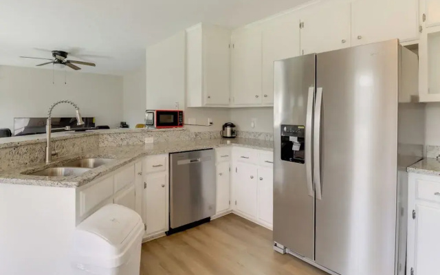 Spacious Home < 3 Mi to Hampton Coliseum!