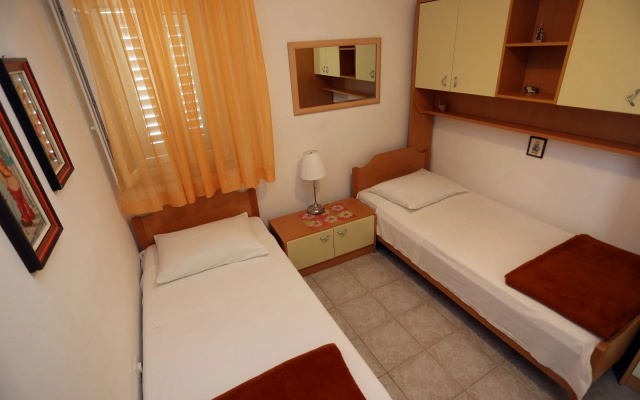 Apartment Ali - modern apartments: A2 Supetar, Island Brac
