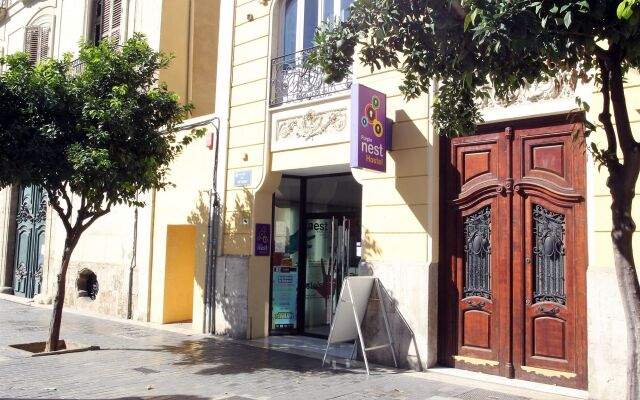 Отель Purple Nest Hostel Испания, Валенсия - 1 отзыв об отеле, цены и фото номеров - забронировать отель Purple Nest Hostel онлайн вид на фасад