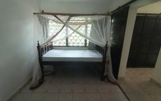 Kivulini House Diani 5 bedroom with pool