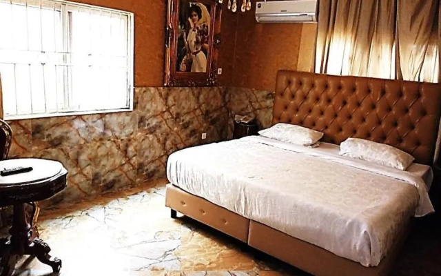 Grand Emperor Hotel