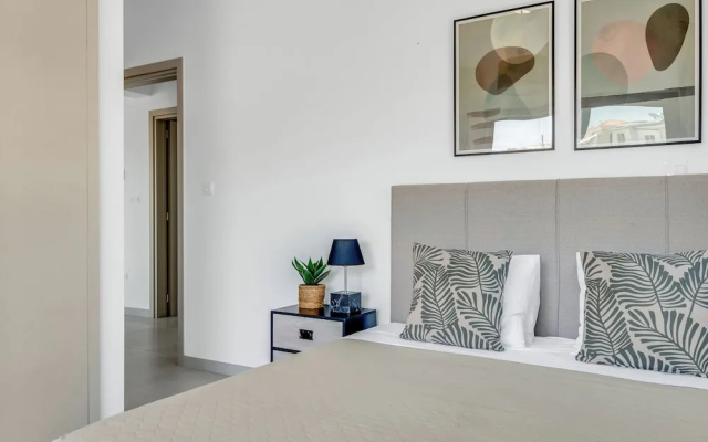 Sanders Elgio - Cute 2-bdr Apt With Balcony