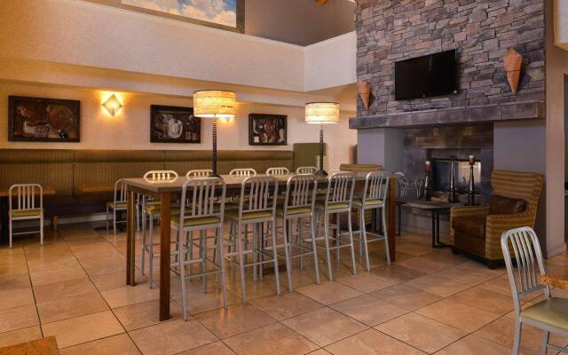 Red Lion Inn & Suites Phoenix-Tempe 1