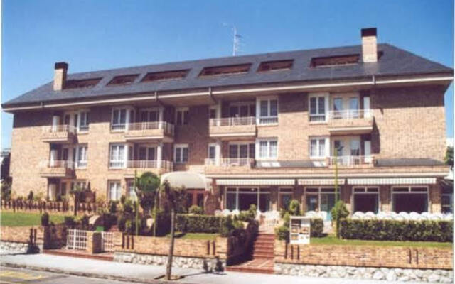 Отель Apartamentos La Terraza Испания, Ларедо - отзывы, цены и фото номеров - забронировать отель Apartamentos La Terraza онлайн вид на фасад