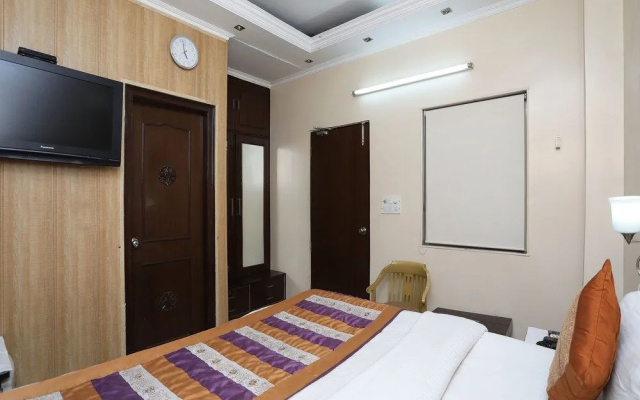 OYO 9298 Hotel Sands Inn