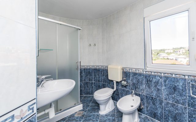 Apartment Rafaela 220m from the beach