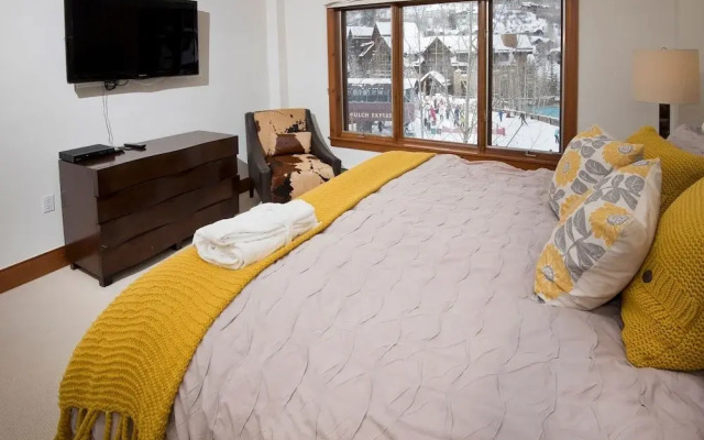 Lavish 3br 3.5ba Bachelor Gulch Steps To Lifts 3 Bedroom Condo by RedAwning