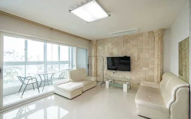 Pohang Pinewave Sea & Spa Pension