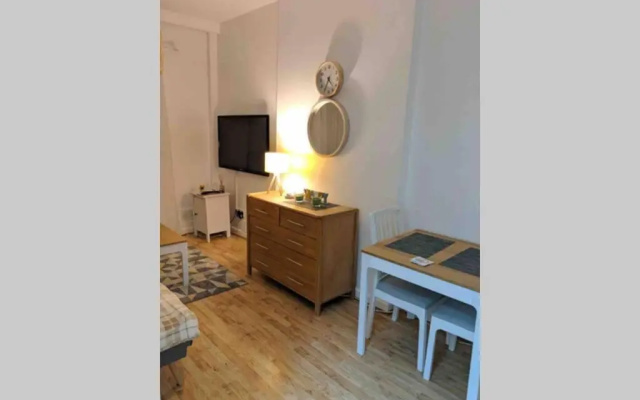 The Bay Apartment - 10 Mins from WMC