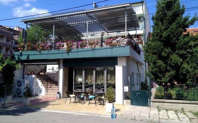 Mirana Family Hotel Бургас вид на фасад