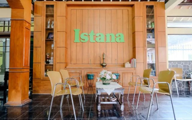 Hotel Istana Family by OYO Rooms