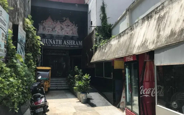 Goroomgo Raghunath Ashram Puri