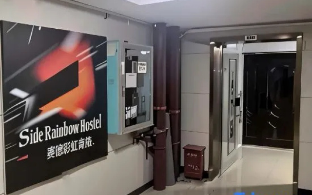 Side Rainbow Hostel