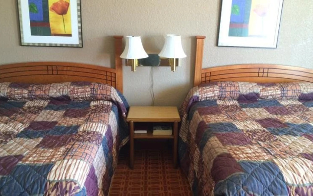 Lake Shore Motel