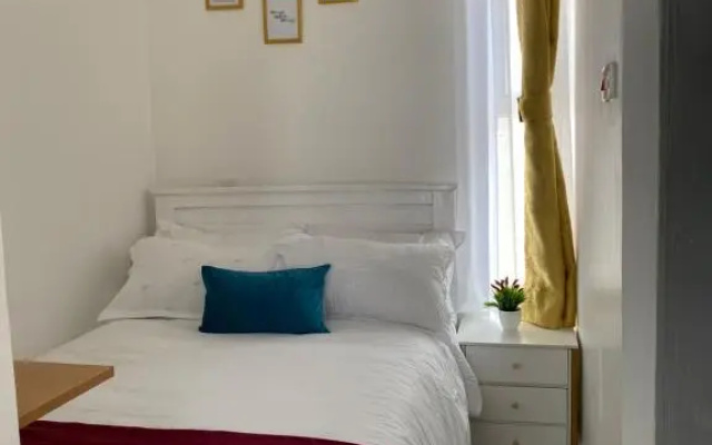 Lyshima’s Cozy Studio
