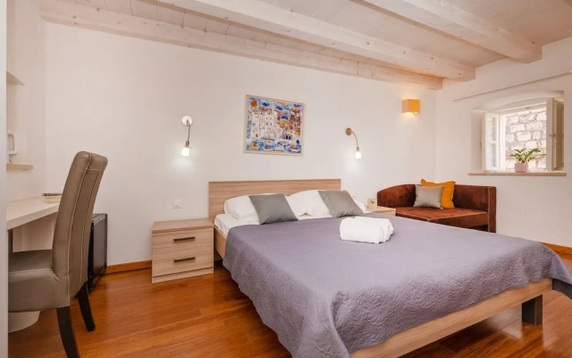 Rafael rooms and apartments by DuHomes