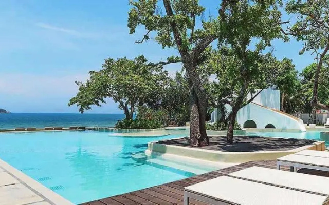 Chelona huahin beachfront resort condo