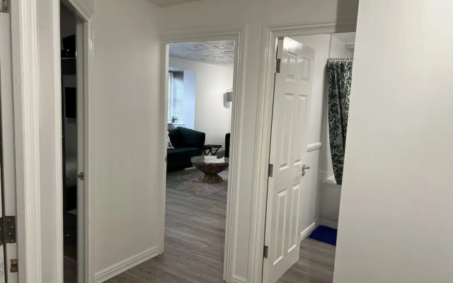 Impeccable 2-bed Apartment in Erith