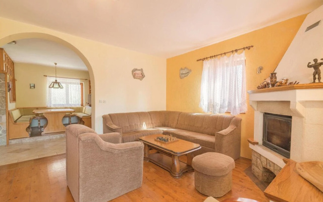 Amazing Home in Jezera With Wifi and 2 Bedrooms