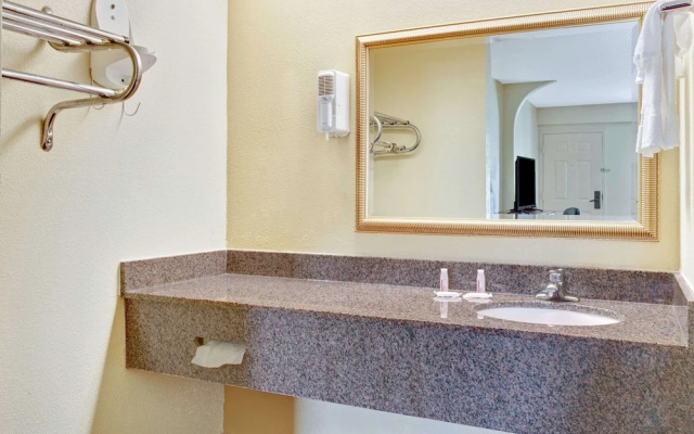 Days Inn & Suites By Wyndham Stockbridge South Atlanta