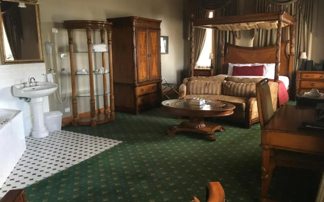 Denison Boutique Hotel