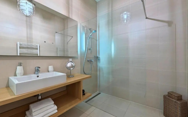 6 rooms