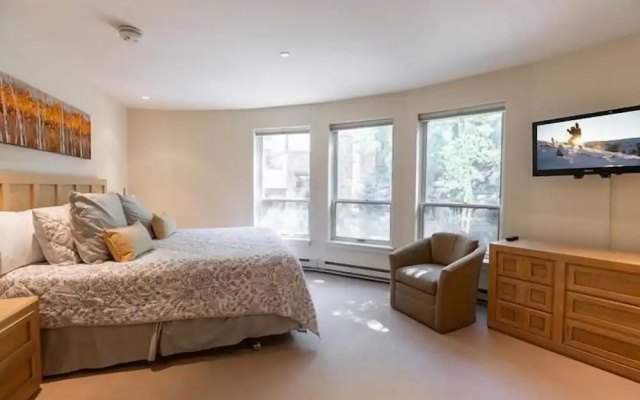 Ski In Ski Out condo with Access to Vail Mountain by RedAwning