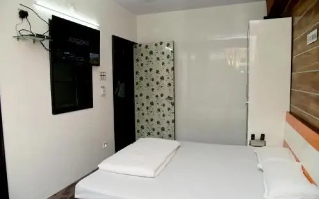 Gangeshwar Guest House