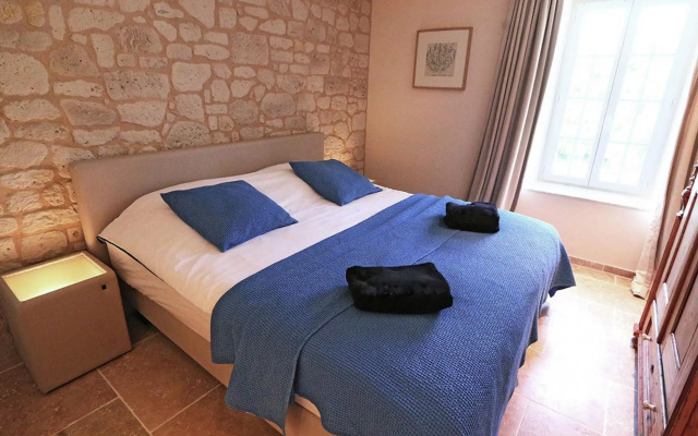 Secluded Apartment in Villesèque with Pool