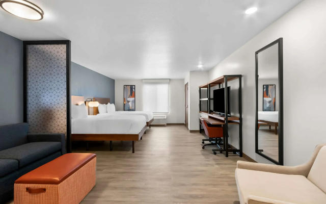 Everhome Suites Glendale Sports Entertainment District